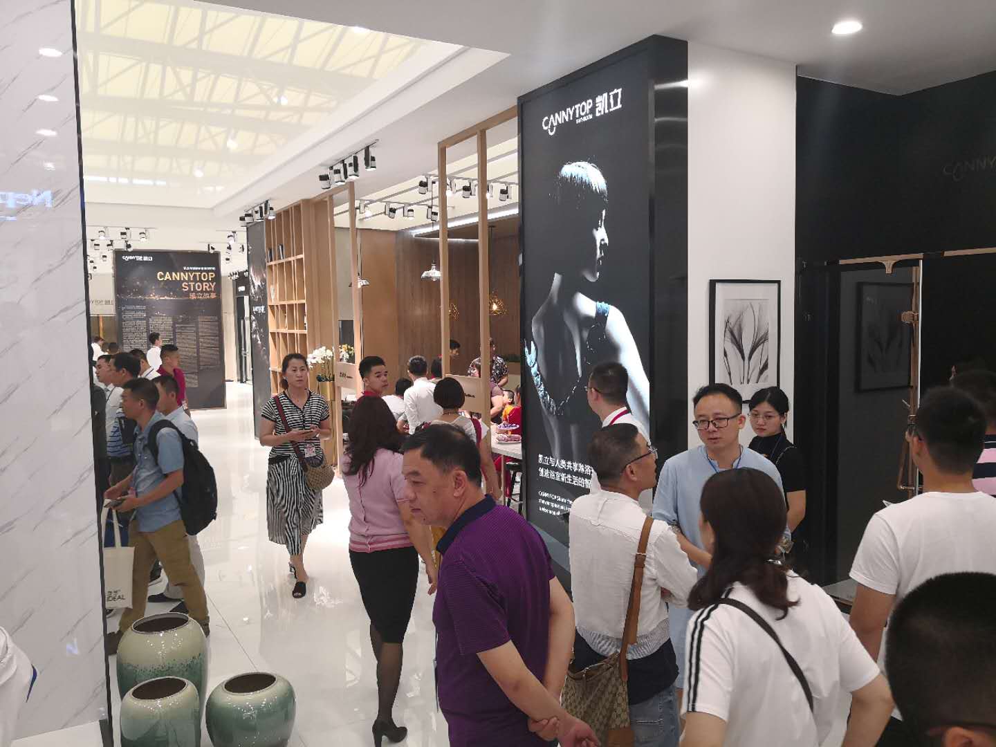 2018上海國(guó)際廚衛(wèi)展——?jiǎng)P立淋浴房多款新品成展會(huì)焦點(diǎn)